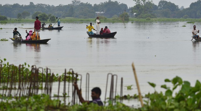 Hàng chục người thiệt mạng vì mưa lũ tại Nam Á - Ảnh 3.