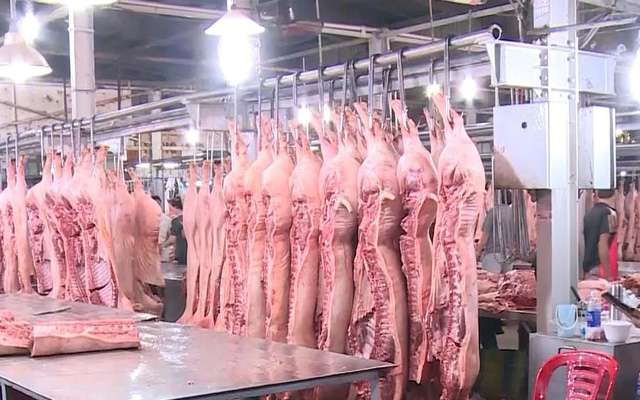 Chính phủ tính phương án nhập khẩu thịt lợn - Ảnh 1.