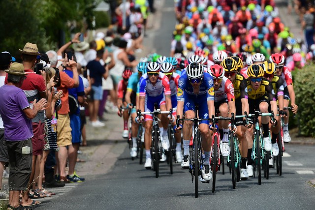 Caleb Ewan về nhất chặng 11 giải xe đạp Tour de France - Ảnh 1.