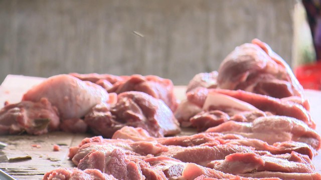 TP.HCM: Giá thịt lợn trong nước bước đầu giảm - Ảnh 1.