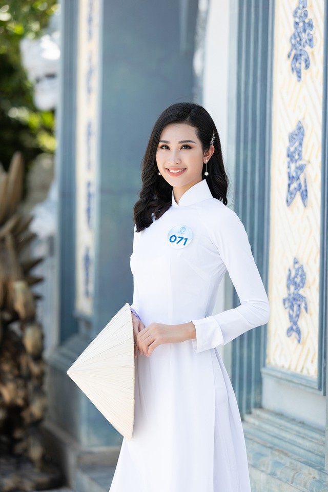 Thí sinh Miss World Việt Nam diện áo dài, nón lá check-in khắp Đà Nẵng - Ảnh 10.