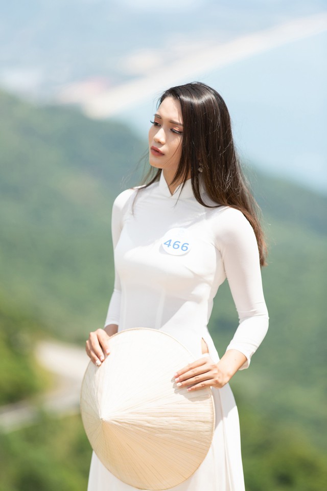 Thí sinh Miss World Việt Nam diện áo dài, nón lá check-in khắp Đà Nẵng - Ảnh 3.
