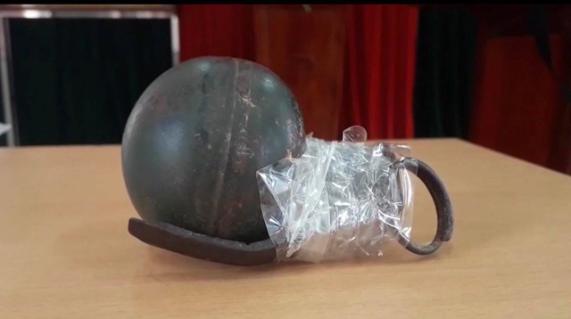 Nghệ An: Bắt 2 đối tượng vận chuyển ma túy manh động dùng lựu đạn chống trả - Ảnh 3.