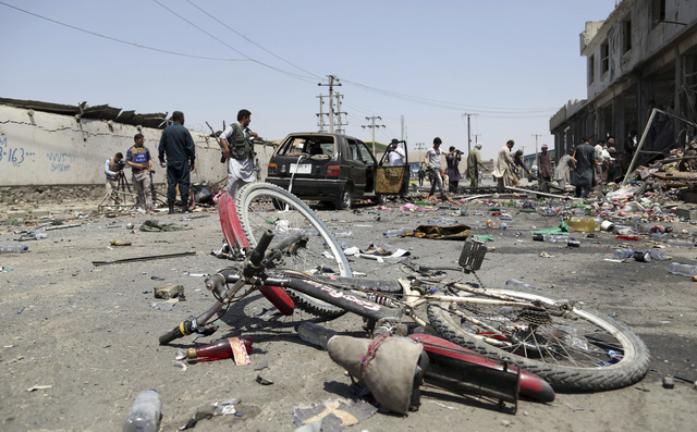 Đánh bom liên hoàn tại Kabul (Afghanistan) gây nhiều thương vong - Ảnh 7.