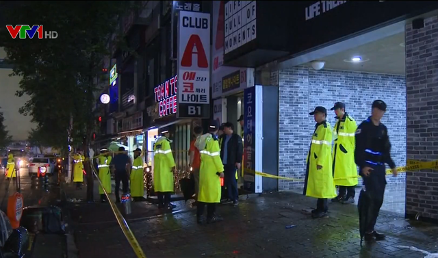 Sập ban công câu lạc bộ đêm ở Hàn Quốc, hàng chục người thương vong - Ảnh 1.