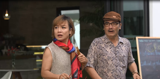 Ông Đạt, Mama Chê, bà Xuân tá hỏa bỏ trốn khỏi nhà hàng sau khi quay clip livestream trên facebook - Ảnh 3.