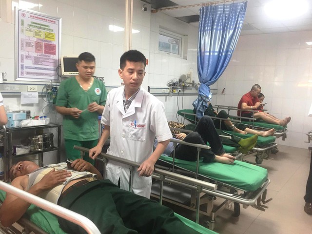 Tập trung cấp cứu đoàn du khách Bắc Giang bị tai nạn giao thông tại Nghệ An - Ảnh 1.