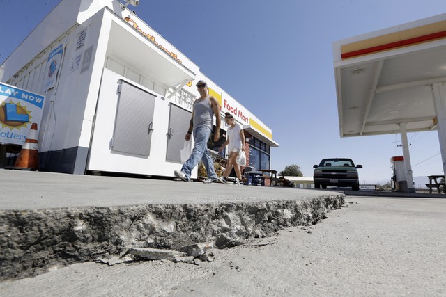 Ban bố tình trạng khẩn cấp ở California (Mỹ) sau 2 trận động đất liên tiếp - Ảnh 6.