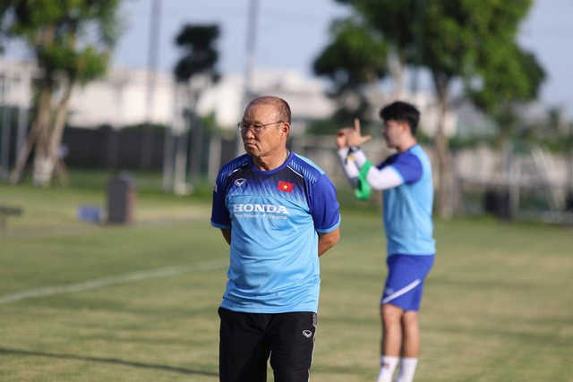 Lần đầu ra mắt thầy Park, các cầu thủ U23 Việt Nam tập luyện hăng say - Ảnh 1.