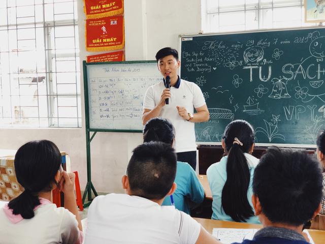 Trẻ em làng biển Tiên Châu vui sướng với lớp học kỹ năng của đoàn đại biểu SSEAYP Việt Nam - Ảnh 2.