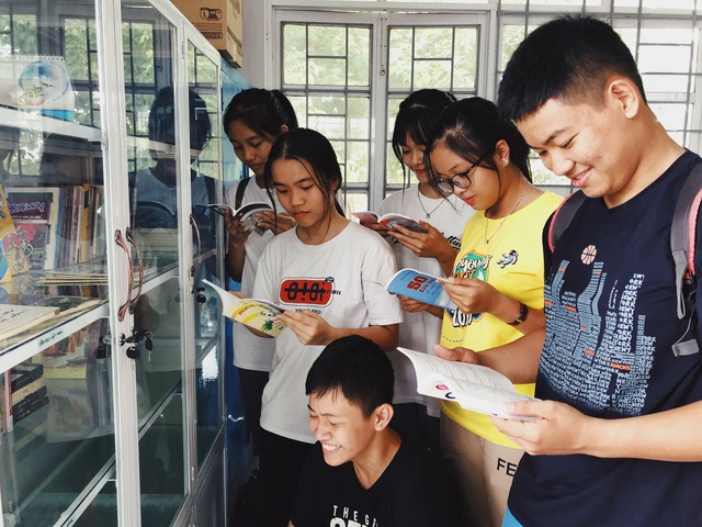 Trẻ em làng biển Tiên Châu vui sướng với lớp học kỹ năng của đoàn đại biểu SSEAYP Việt Nam - Ảnh 1.