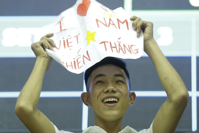 VTV Cup 2019: Khán giả cháy hết mình cùng ĐT Việt Nam trong trận chung kết - Ảnh 8.