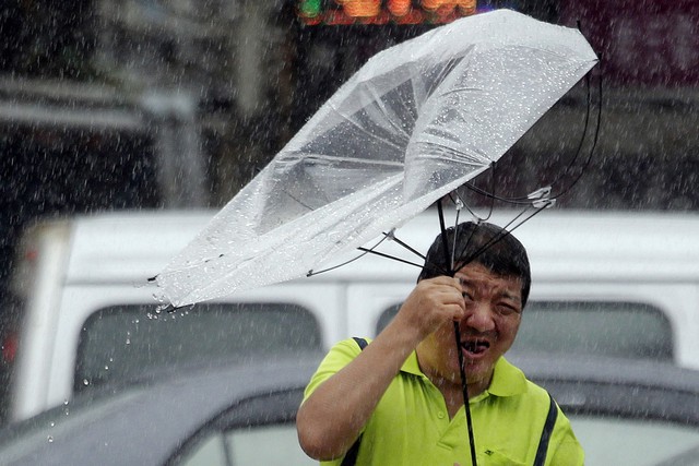 Đài Loan, Trung Quốc đối phó khẩn cấp với siêu bão Lekima - Ảnh 2.