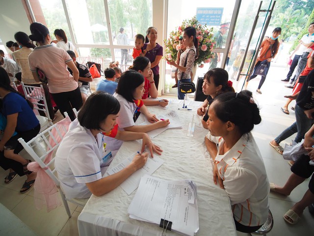 3.300 trẻ em trên địa bàn tỉnh Bắc Giang được khám sàng lọc tim bẩm sinh miễn phí - Ảnh 4.