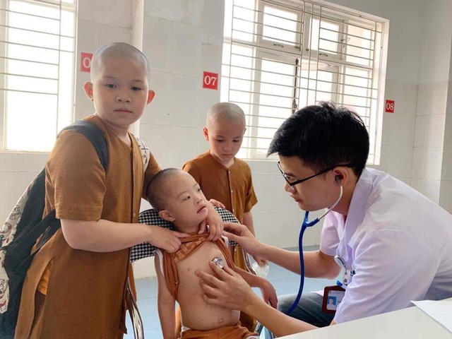 3.300 trẻ em trên địa bàn tỉnh Bắc Giang được khám sàng lọc tim bẩm sinh miễn phí - Ảnh 11.