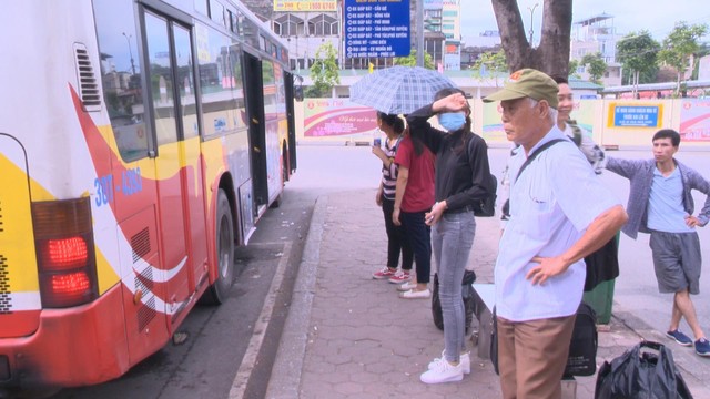 Hà Nội sẽ lắp đặt thêm nhiều nhà chờ xe bus ở khu vực ngoại thành - Ảnh 1.