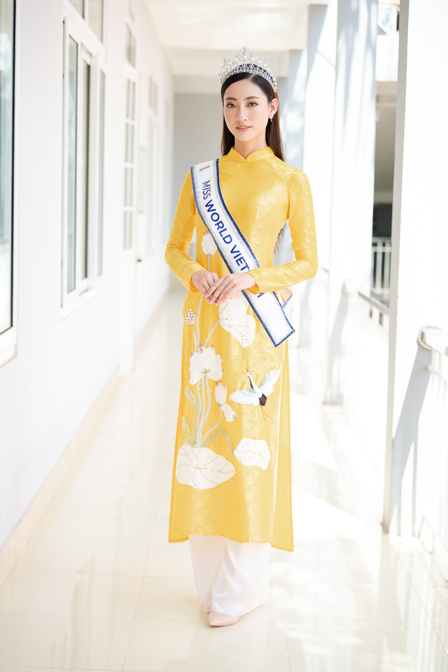 Về thăm trường cũ ở Cao Bằng, Hoa hậu Lương Thùy Linh bất ngờ được tổ chức sinh nhật - Ảnh 5.