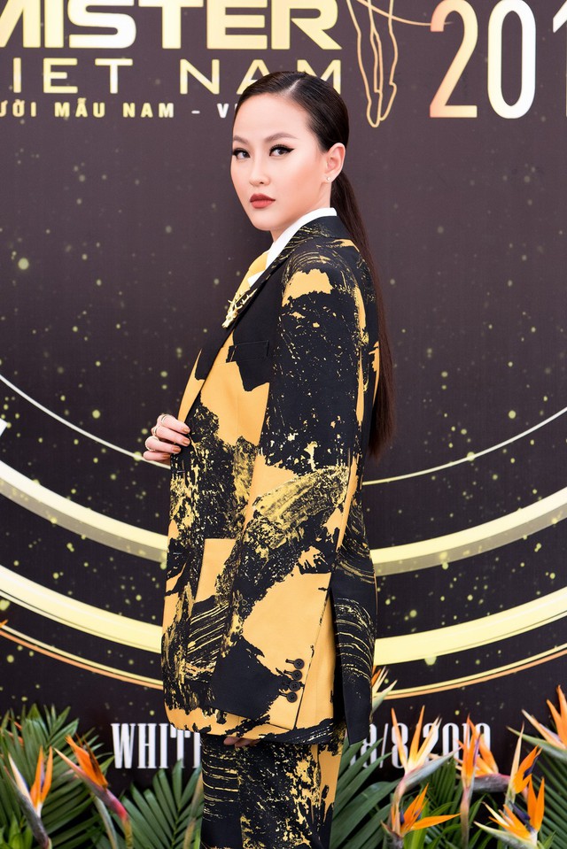 Hoa hậu Khánh Ngân gây bất ngờ khi diện đồ như quý ông đi dự sự kiện - Ảnh 6.