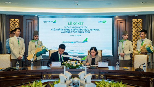 Khách hàng có thể đặt vé máy bay Bamboo Airways qua ứng dụng ZaloPay - Ảnh 1.