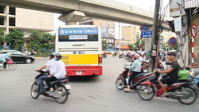 Từ 1/9, Hà Nội miễn phí đi xe bus cho người thuộc diện ưu tiên - Ảnh 2.