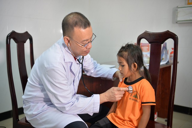 Trái tim cho em hỗ trợ gần 2,75 tỷ đồng phẫu thuật tim bẩm sinh cho trẻ em tỉnh Đắk Lắk - Ảnh 12.