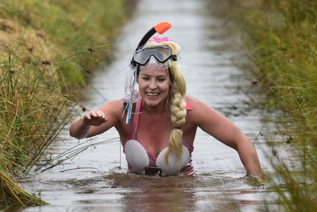 Thú vị cuộc đua lặn dưới bùn ở xứ Wales - Ảnh 3.