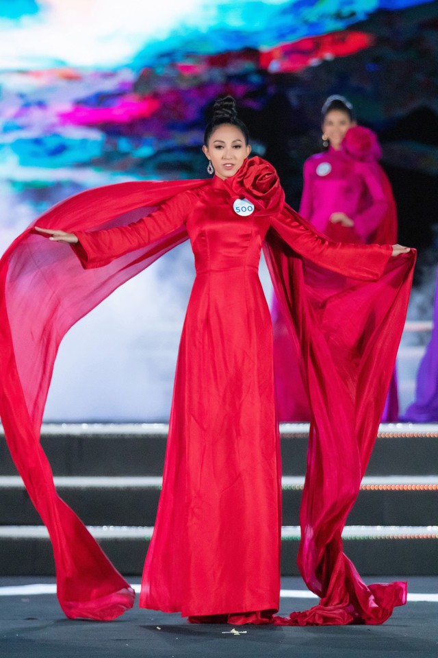 Dàn thí sinh Miss World Việt Nam 2019 khoe dáng thướt tha với áo dài - Ảnh 12.