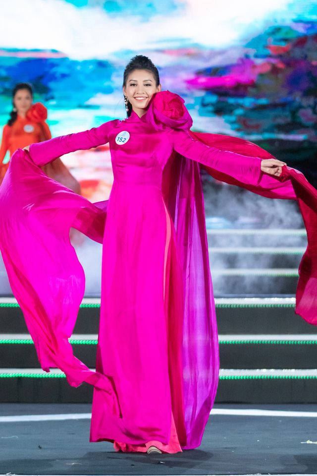 Dàn thí sinh Miss World Việt Nam 2019 khoe dáng thướt tha với áo dài - Ảnh 10.