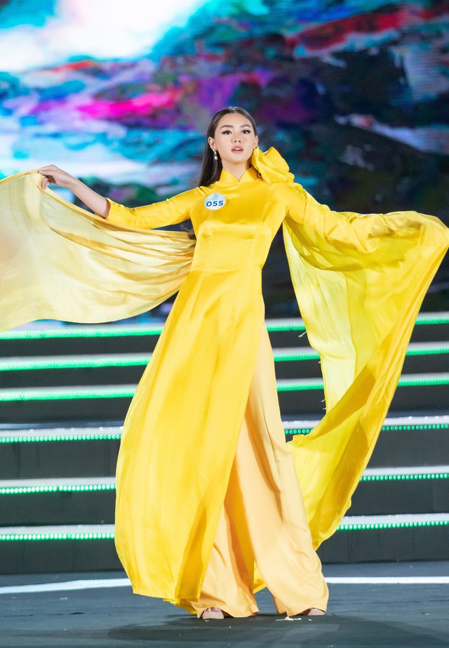 Dàn thí sinh Miss World Việt Nam 2019 khoe dáng thướt tha với áo dài - Ảnh 5.