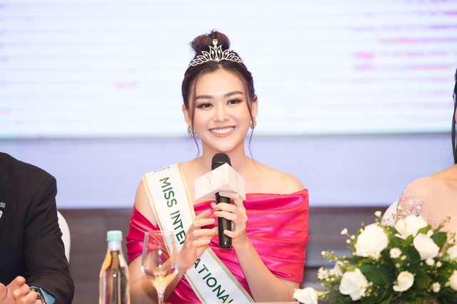 Á hậu Tường San đại diện Việt Nam dự thi Hoa hậu Quốc tế 2019 - Ảnh 2.