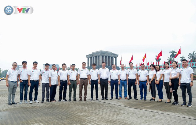 BTC Giải xe đạp Quốc tế VTV Cúp Tôn Hoa Sen 2019 cùng toàn đoàn dâng hoa tưởng nhớ Chủ tịch Hồ Chí Minh vĩ đại - Ảnh 4.