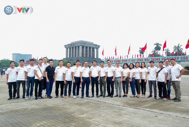 BTC Giải xe đạp Quốc tế VTV Cúp Tôn Hoa Sen 2019 cùng toàn đoàn dâng hoa tưởng nhớ Chủ tịch Hồ Chí Minh vĩ đại - Ảnh 5.