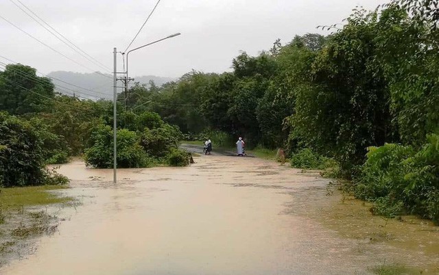 Mưa lớn kéo dài gây ngập lụt nhiều nơi ở Lâm Đồng - Ảnh 4.
