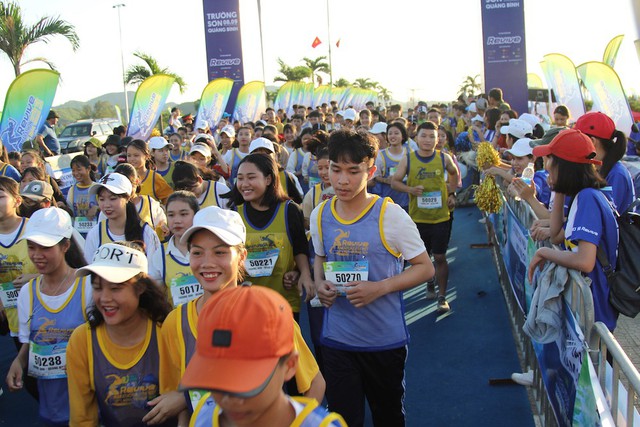 Hữu Vi - Cao Thái Hà vượt qua chính mình về đích chặng đầu tại Revive Marathon xuyên Việt - Ảnh 1.