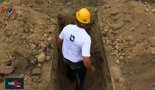 Kỳ lạ cuộc thi... đào huyệt mộ ở Hungary - Ảnh 2.