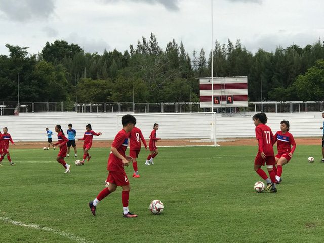 HLV Nguyễn Quốc Bình hy vọng U16 nữ Việt Nam sẽ vượt qua sức ép trước các đối thủ mạnh - Ảnh 1.