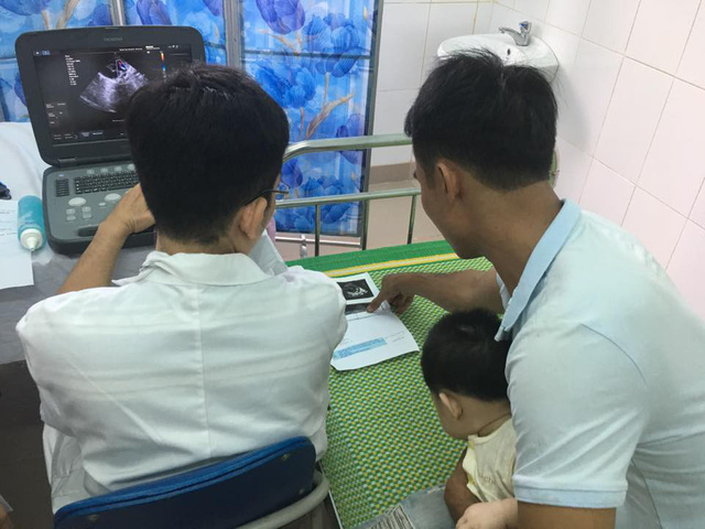 Trái tim cho em khám sàng lọc tim bẩm sinh cho gần 800 trẻ em tại Quảng Trị - Ảnh 1.