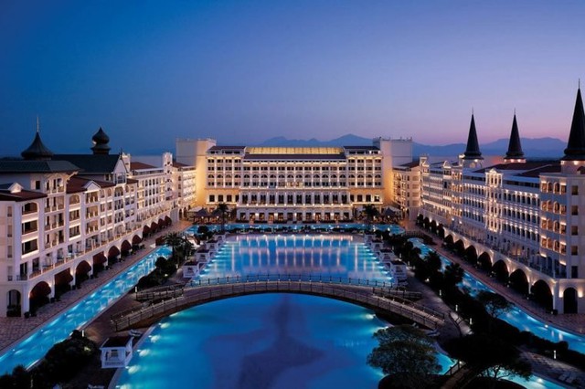 Khám phá những khách sạn và resort sang trọng nhất thế giới | VTV.VN