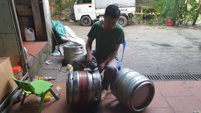 Hà Nội: Phát hiện hàng chục két bia “nhái” các thương hiệu nổi tiếng - Ảnh 2.
