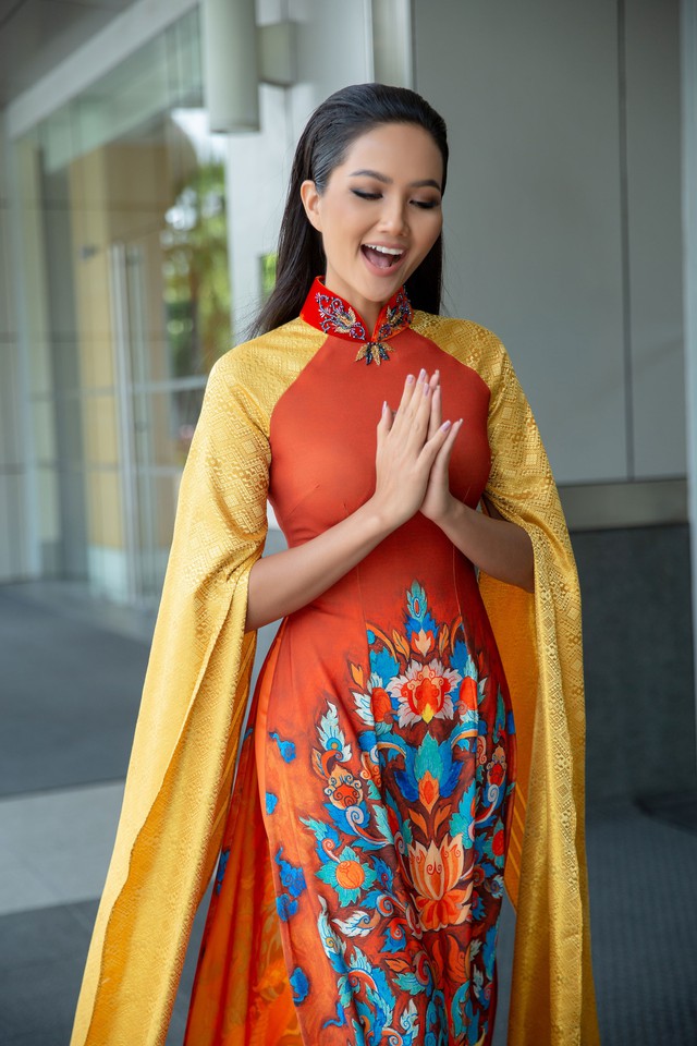 Hoa hậu HHen Niê diện áo dài rạng rỡ tại Thái Lan - Ảnh 9.