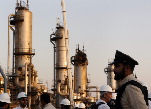 Saudi Arabia cho phép báo giới thị sát các cơ sở lọc dầu bị tấn công - Ảnh 2.