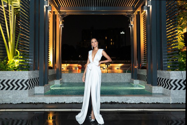 Hoa hậu HHen Niê khác lạ trong bộ ảnh phong cách tân cổ điển - Ảnh 9.