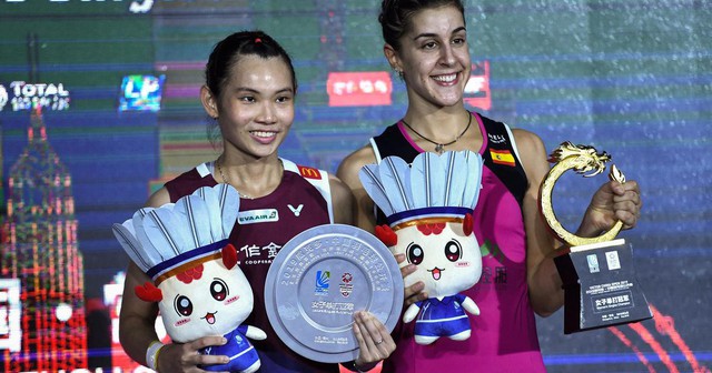 Chung kết giải cầu lông Trung Quốc mở rộng: Kento Momota vô địch đơn nam, Carolina Marin vô địch đơn nữ - Ảnh 2.