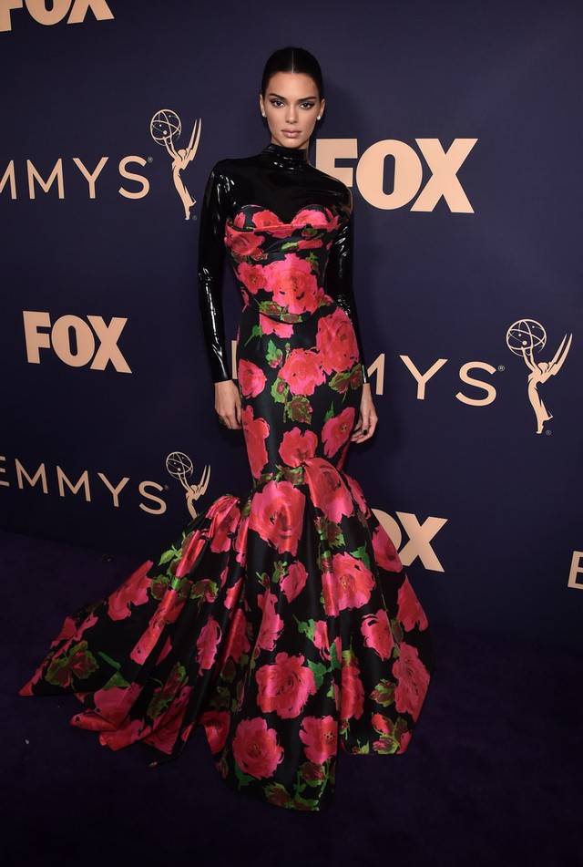 Dàn sao hội tụ, lộng lẫy trên thảm đỏ Emmy 2019 - Ảnh 9.