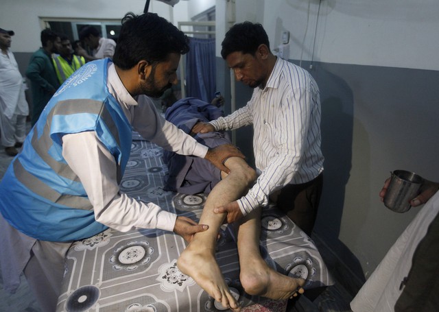 Động đất mạnh tại Pakistan, hàng trăm người thương vong - Ảnh 4.