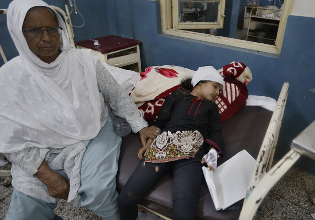 Động đất mạnh tại Pakistan, hàng trăm người thương vong - Ảnh 6.