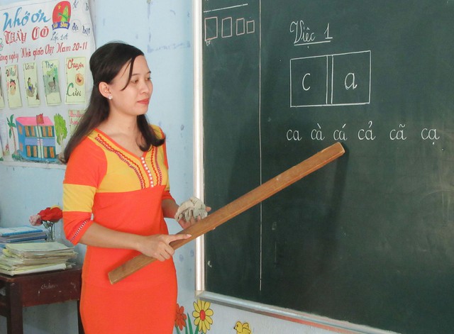 Cô giáo người Raglai với nỗ lực vận động, duy trì tỷ lệ học sinh đến lớp đều đặn - Ảnh 2.