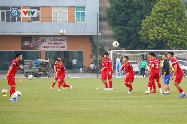ẢNH: ĐT Việt Nam tập luyện tích cực chuẩn bị cho trận đấu vòng loại World Cup 2022 - Ảnh 3.