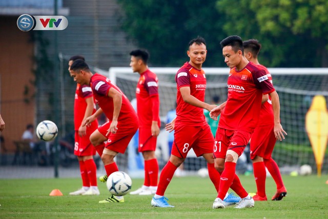 ẢNH: ĐT Việt Nam tập luyện tích cực chuẩn bị cho trận đấu vòng loại World Cup 2022 - Ảnh 2.