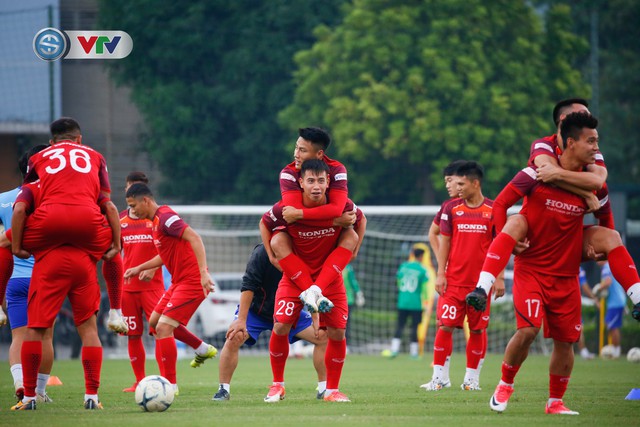 ẢNH: ĐT Việt Nam tập luyện tích cực chuẩn bị cho trận đấu vòng loại World Cup 2022 - Ảnh 6.